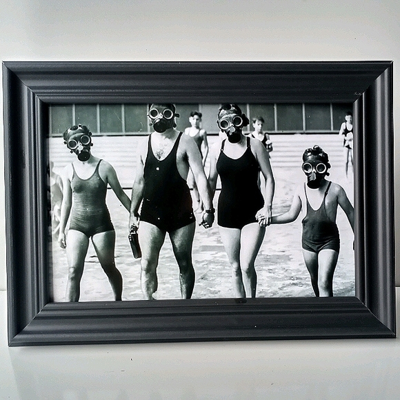 Vintage Gasmask WW2 Family Swiming Oddity Retro Unusual 40s 50s Antique Photo - Picture 5 of 8